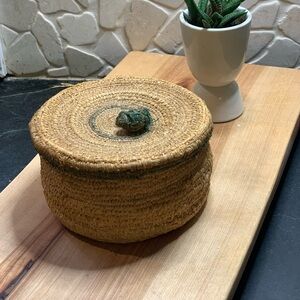 VINTAGE | Woven Lidded Basket